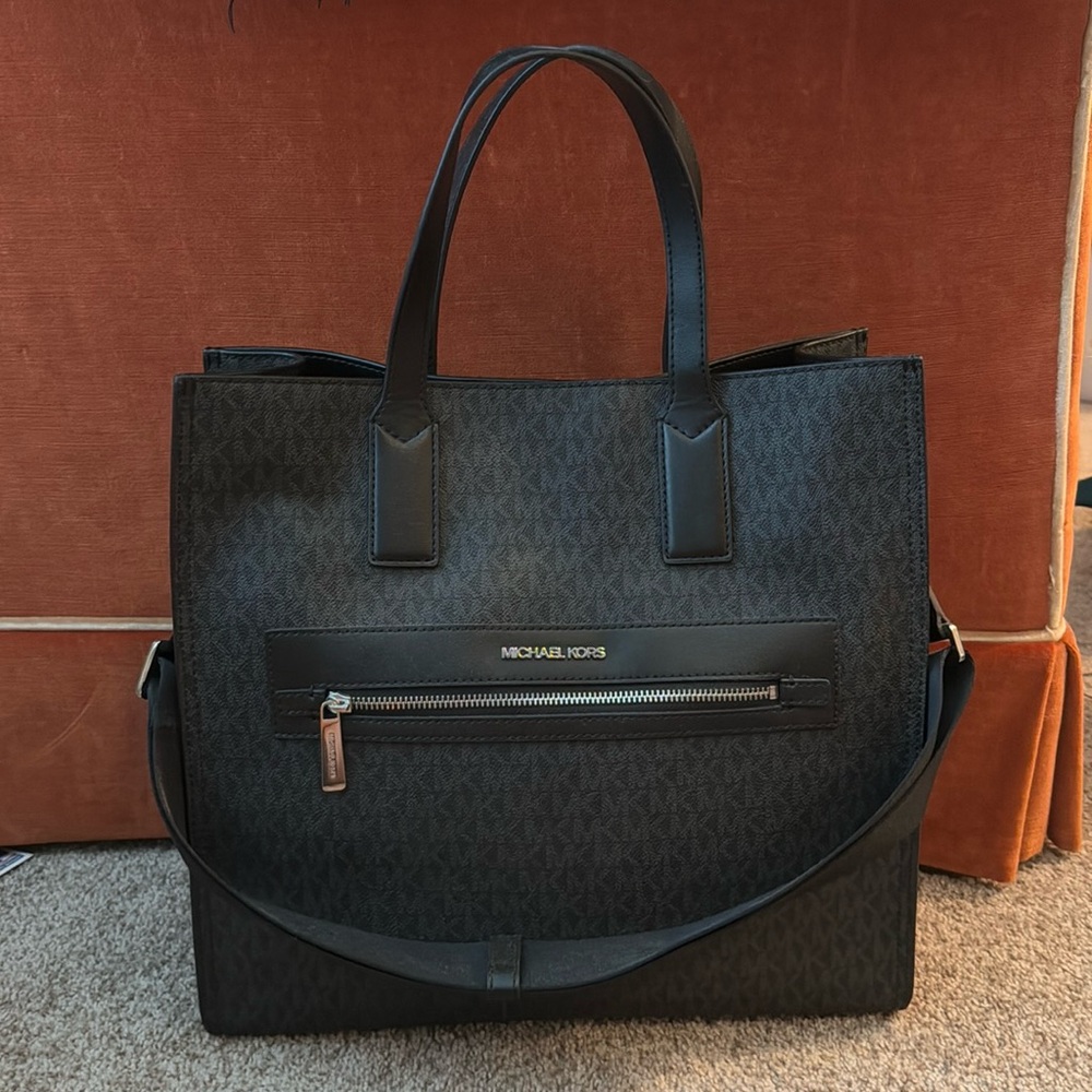 ‼️BRAND NEW WITH TAGS‼️Michael Kors black Kenly tote bag with detachable strap